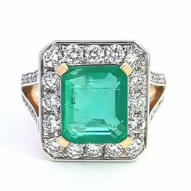 "Retailer Liquidation Brand New" 18k yellow gold emerald & Diamond Ring