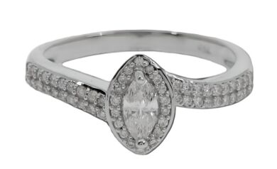 18K White Gold Maquise cut Diamond engagment ring