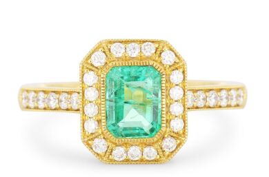 18k Yellow gold ring set with a 0.87ct natural Emerald & 0.37cts of Diamonds