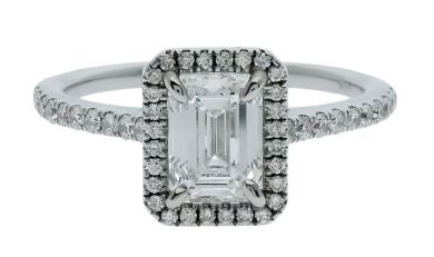 18K White Gold Engagement Diamond Ring GIA certified