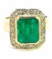 Emerald and Diamond ring 18k gold total of 27 Stones